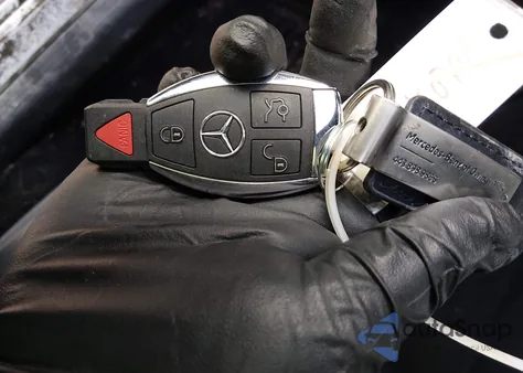 2017 Mercedes-Benz Glc 300 4Matic z USA, uszkodzony, nr VIN WDC0G4KB0HF130252